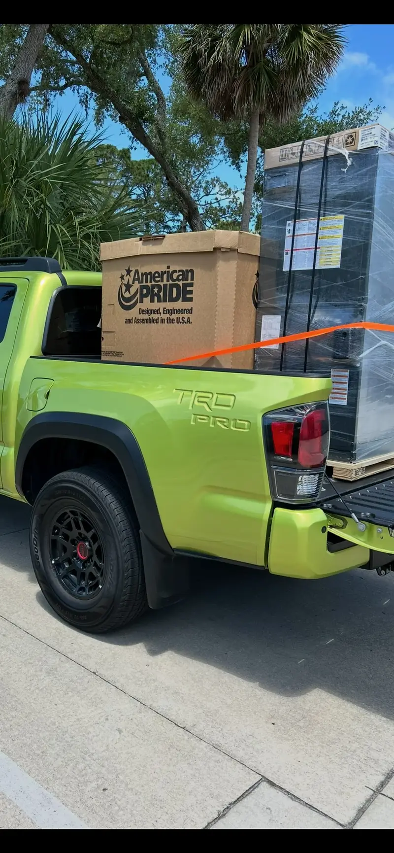 Synergie service truck loaded with equipment for a job