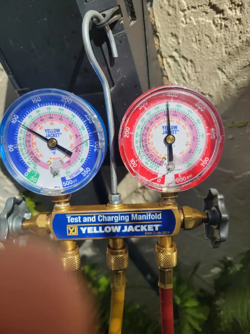 Manifold gauges reading system pressures