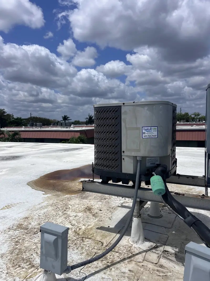 Commercial rooftop condensing unit