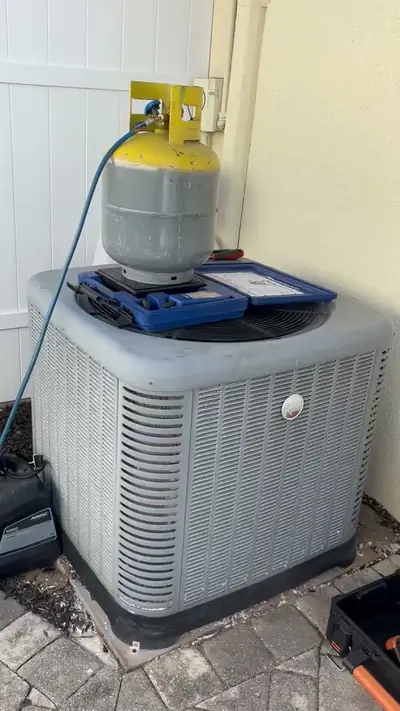 Recovery equipment set up on an outdoor condenser